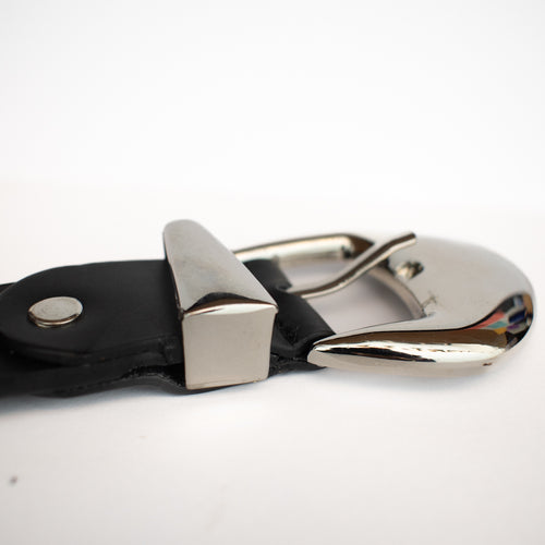 Belt with asymmetric buckle